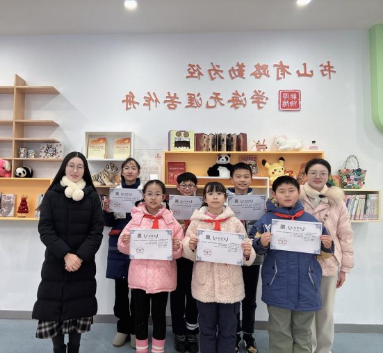 指导老师与学生合照