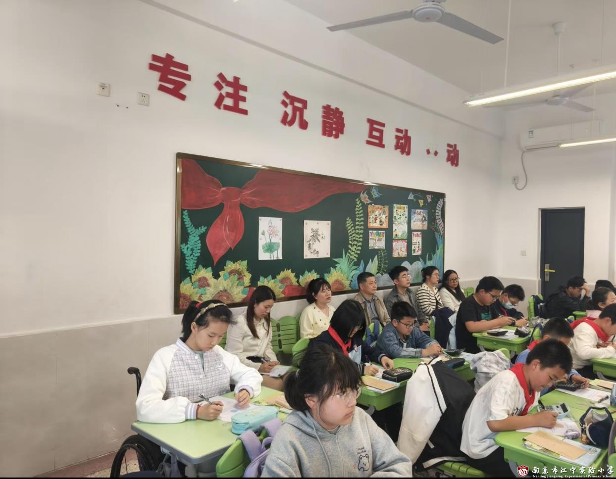 6听课.jpg
